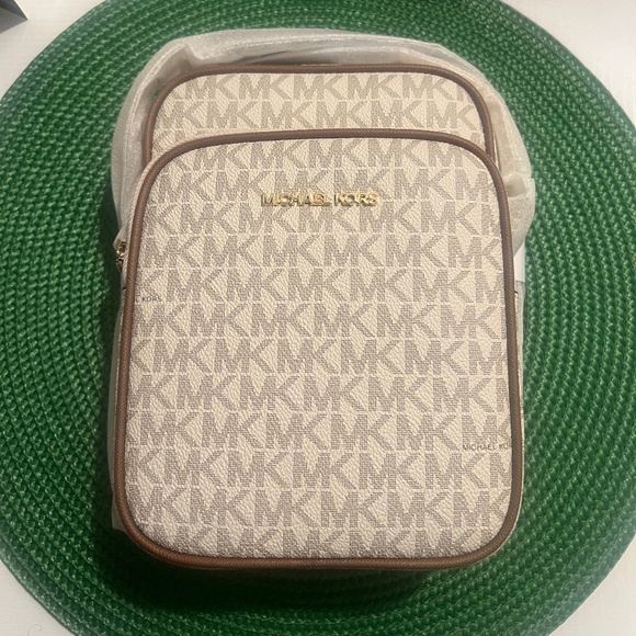 MICHAEL Michael Kors Jet Set Double Zip Crossbody & Umbrella Set (NWT) - Picture 5 of 10